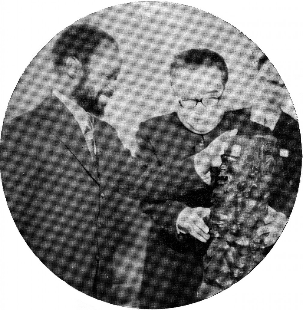 [Image 2. Mozambican President presents Kim Il Sung with a blackwood sculpture of the ujamaa type. Photographer unknown, from: FRELIMO, Dept. of Information, “Stronger Links with Socialist Countries,” Mozambique Revolution (June 25, 1975): 3]