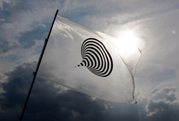 [Image 15. Naohiro Ukawa, flag design for Don’t Follow the Wind, 2015, courtesy of Don’t Follow the Wind.]