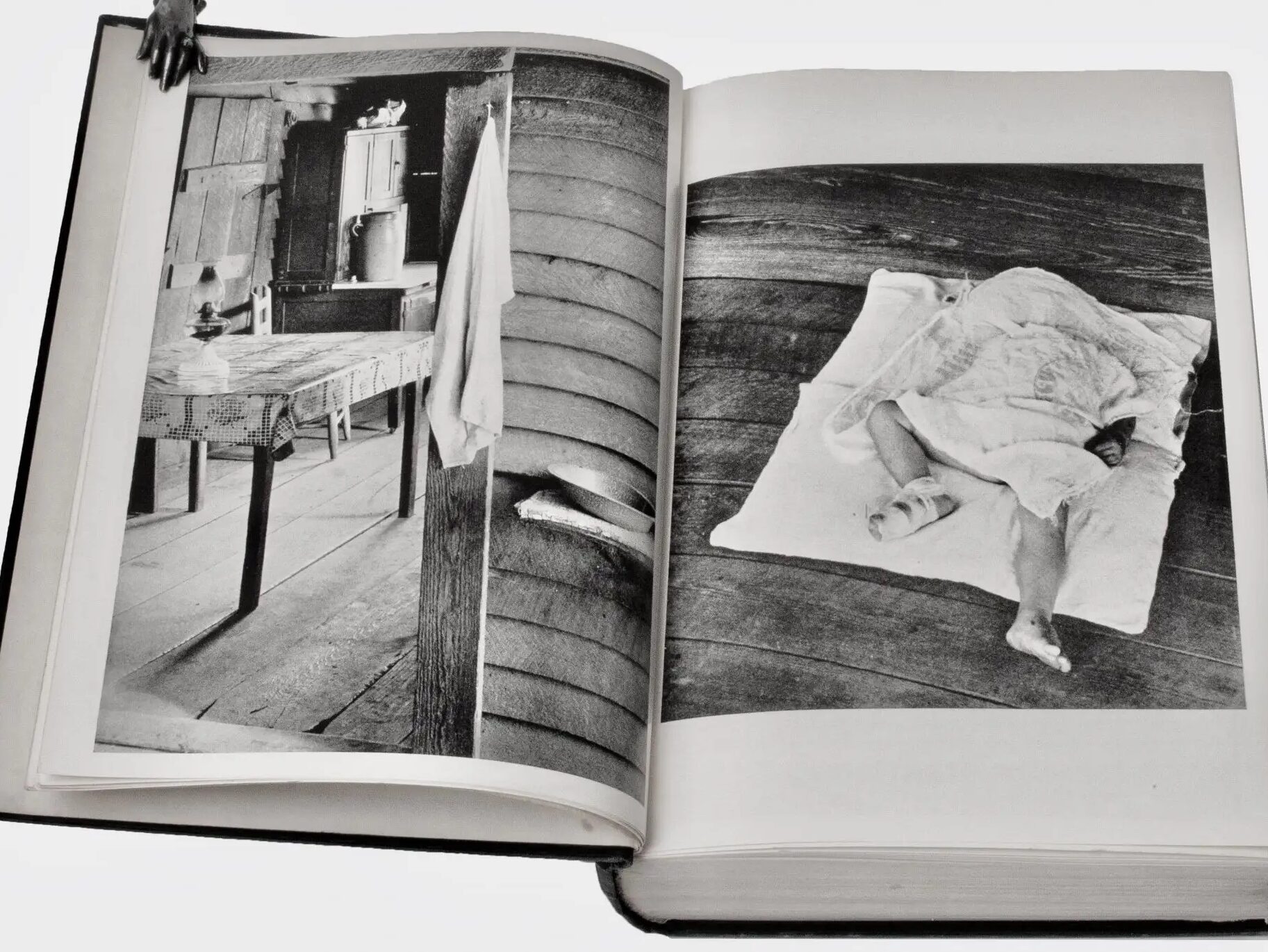 Book Review Wages Against Artwork Labor and the Claims of Socially Engaged Art